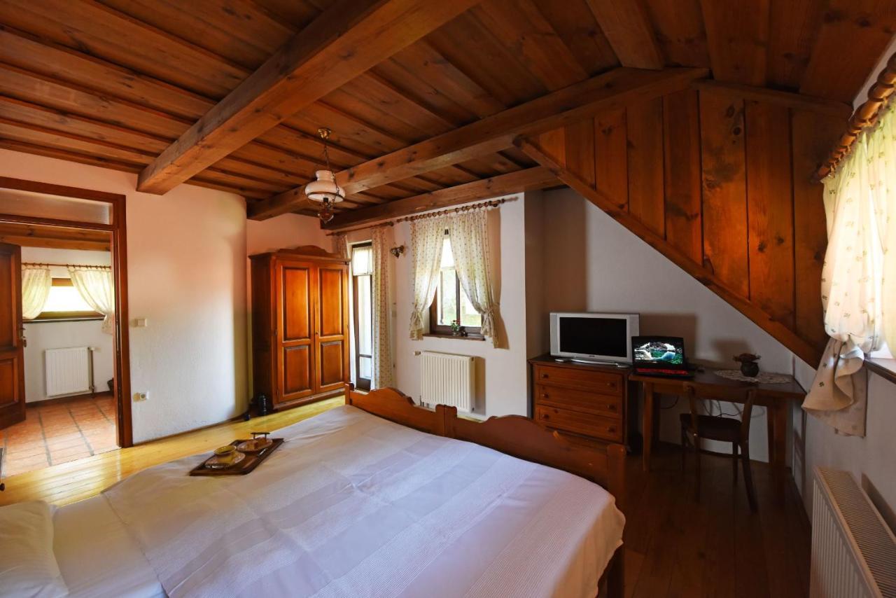 נובו מסטו Domacija Seruga Countryside Hotel מראה חיצוני תמונה