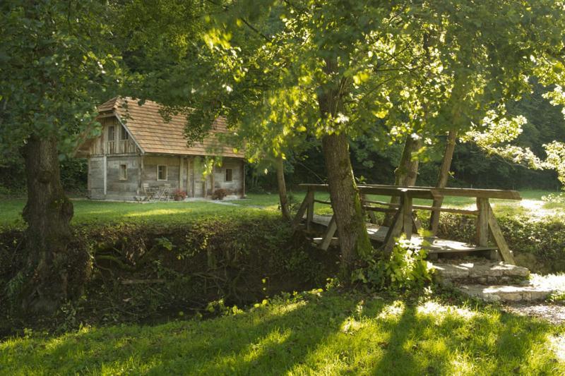 נובו מסטו Domacija Seruga Countryside Hotel מראה חיצוני תמונה
