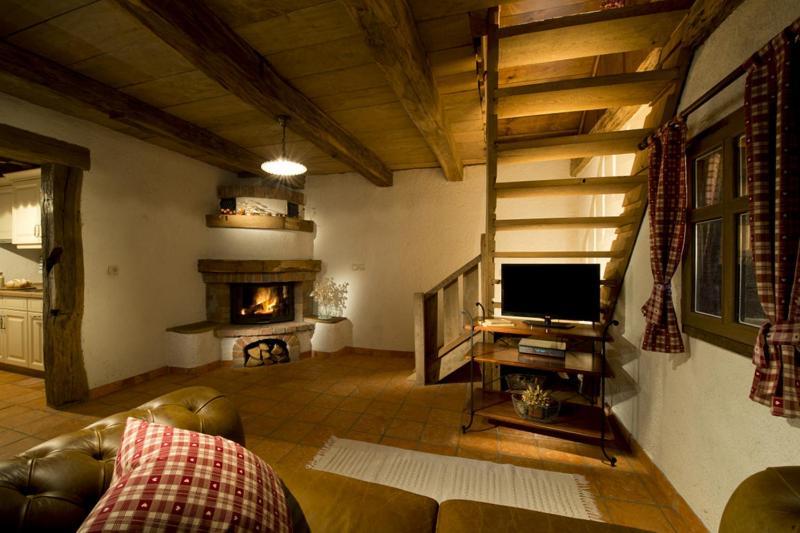נובו מסטו Domacija Seruga Countryside Hotel מראה חיצוני תמונה