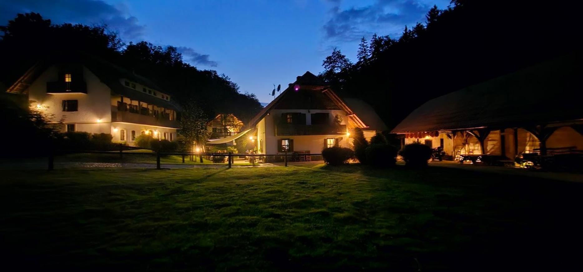 נובו מסטו Domacija Seruga Countryside Hotel מראה חיצוני תמונה