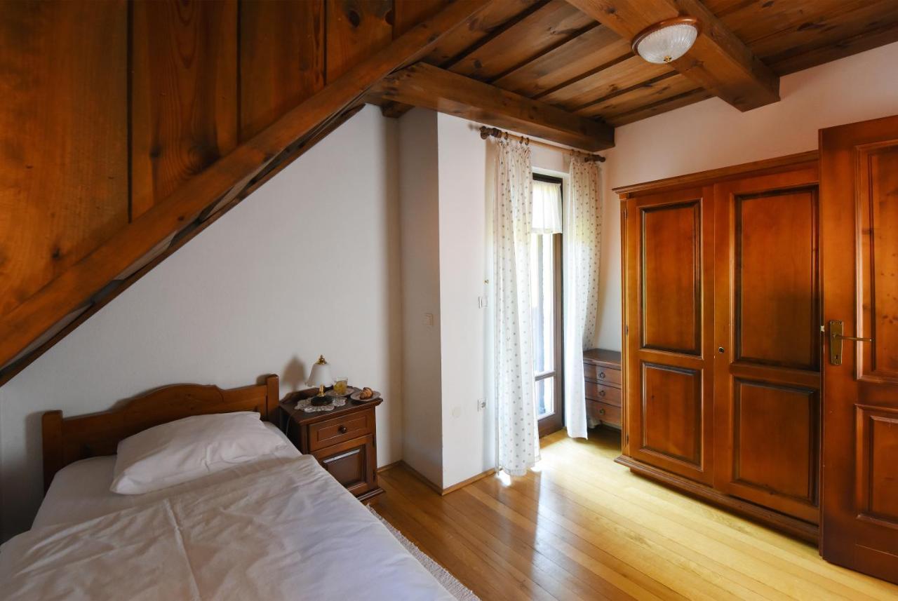 נובו מסטו Domacija Seruga Countryside Hotel מראה חיצוני תמונה