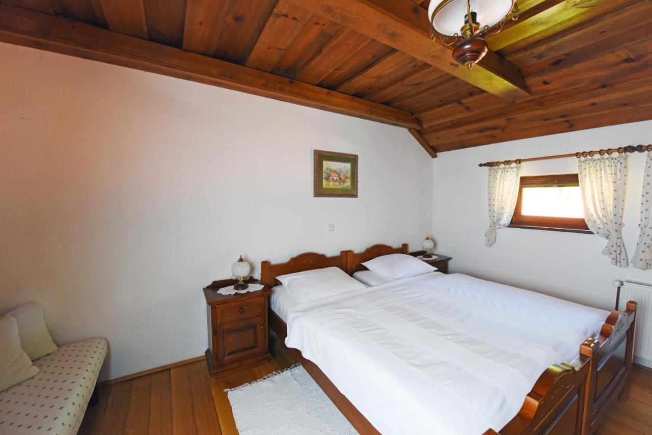 נובו מסטו Domacija Seruga Countryside Hotel מראה חיצוני תמונה